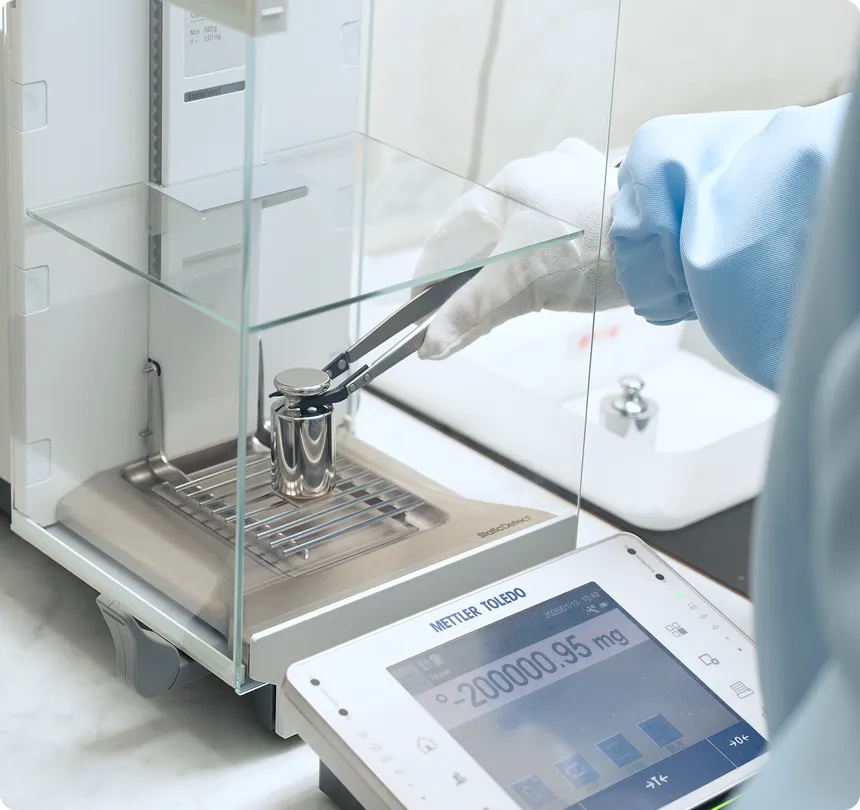 国家標準にトレーサブルなJCSS校正を、分銅の販売と一貫で提供